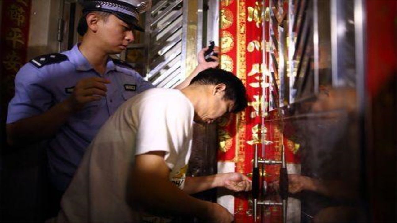 下山镇请开锁师傅开了锁后，师傅
